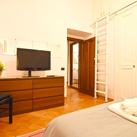 La Casa Della Sibilla * نابولي