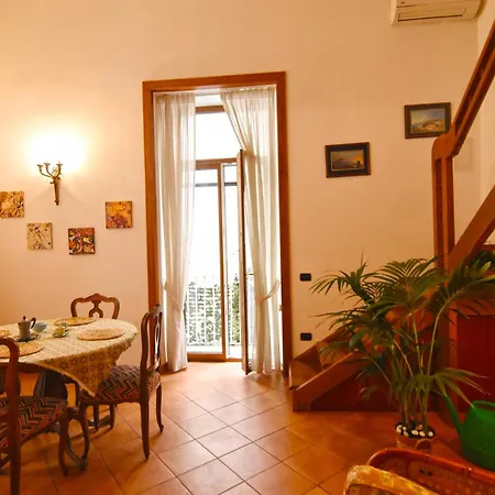 La Casa Della Sibilla نابولي